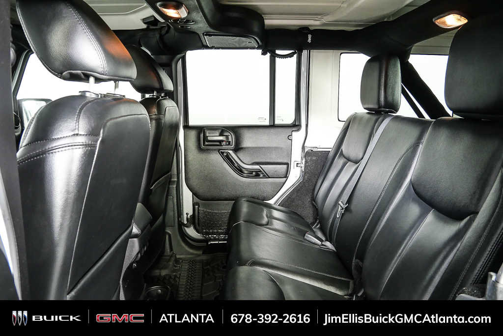 Used 2015 Jeep Wrangler Unlimited Sahara AWD/4WD image 16