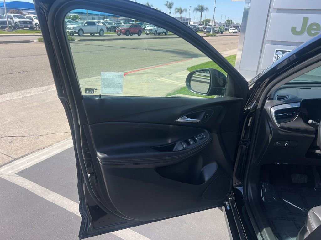 Used 2024 Buick Encore GX Sport Touring image 17