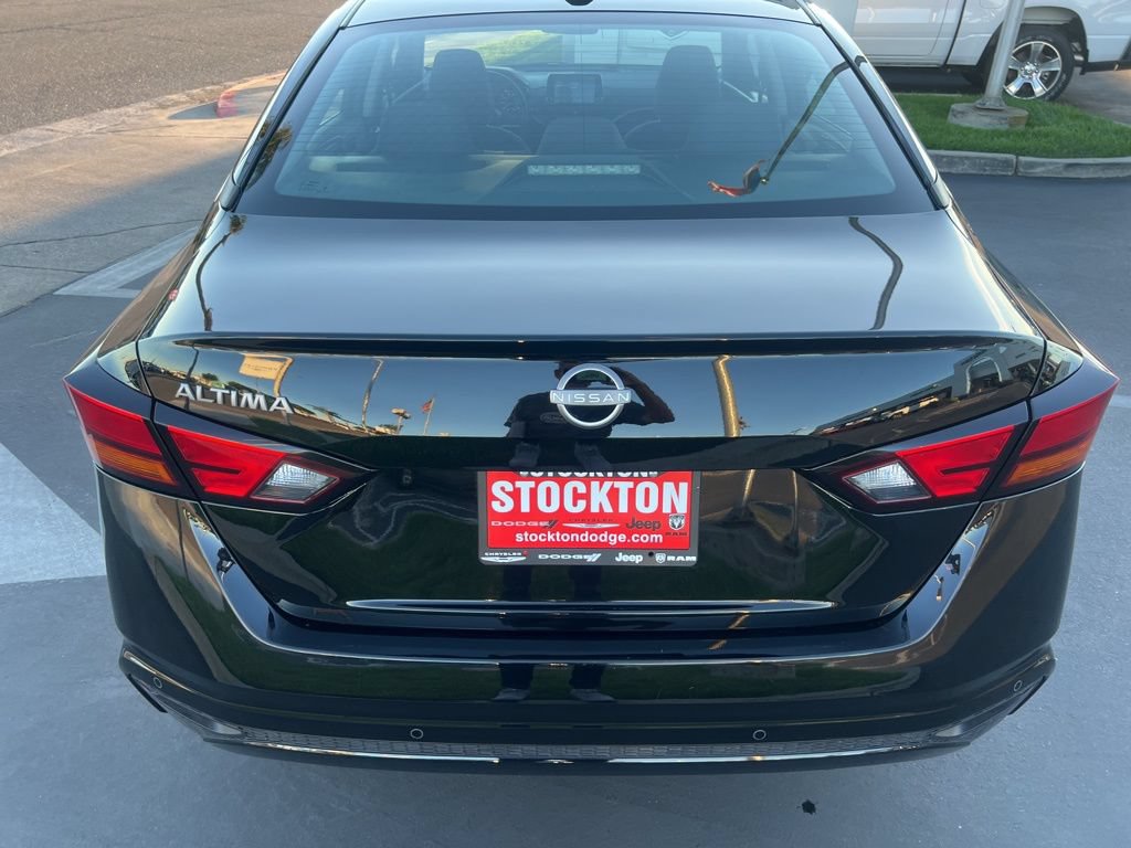 Used 2025 Nissan Altima 2.5 SV FWD image 12