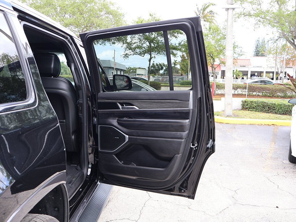 Used 2022 Jeep Wagoneer Series II w/ Premium Group I AWD/4WD image 29