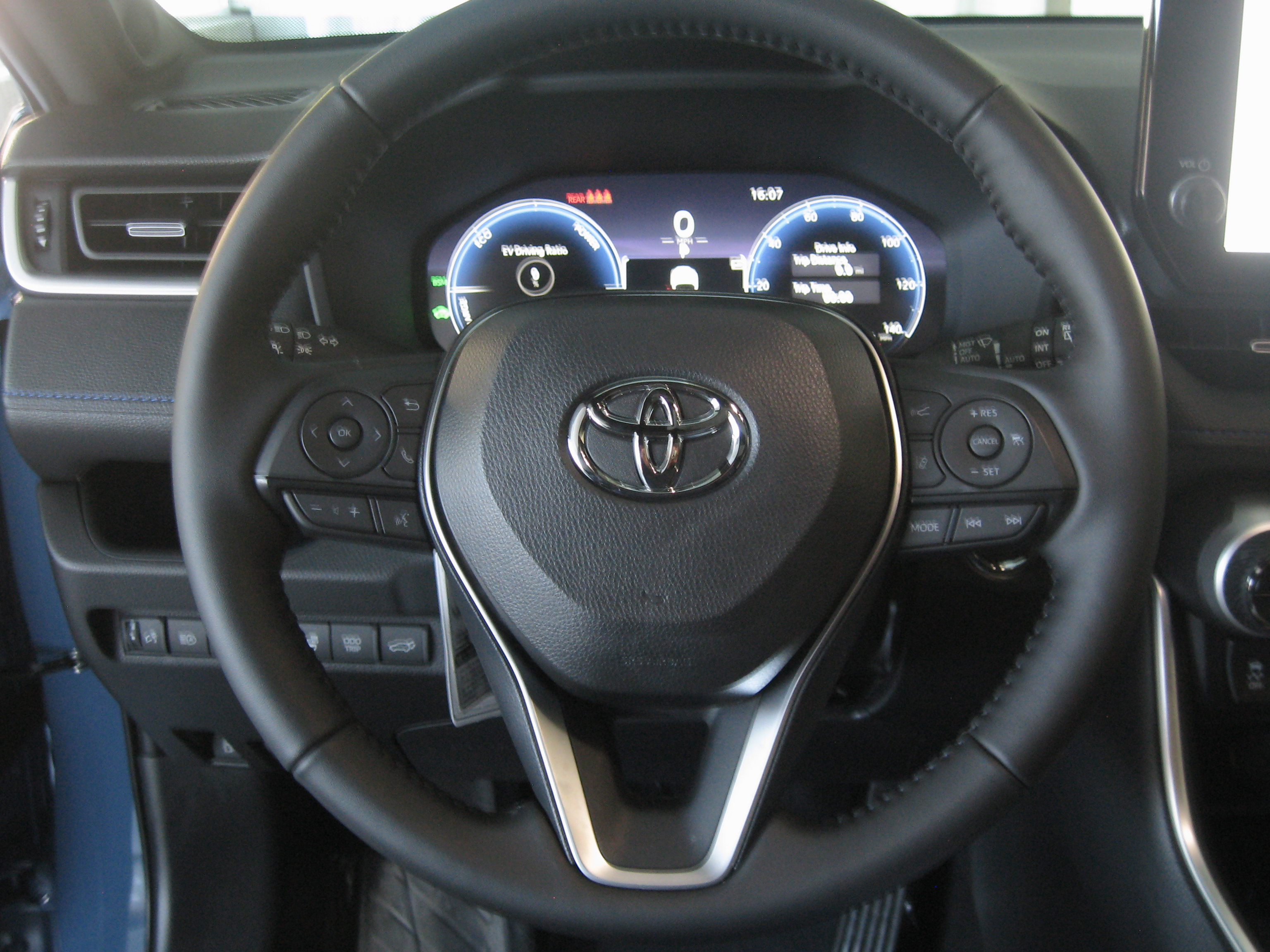 Used 2025 Toyota RAV4 XSE w/ Advanced Technology Package image 13