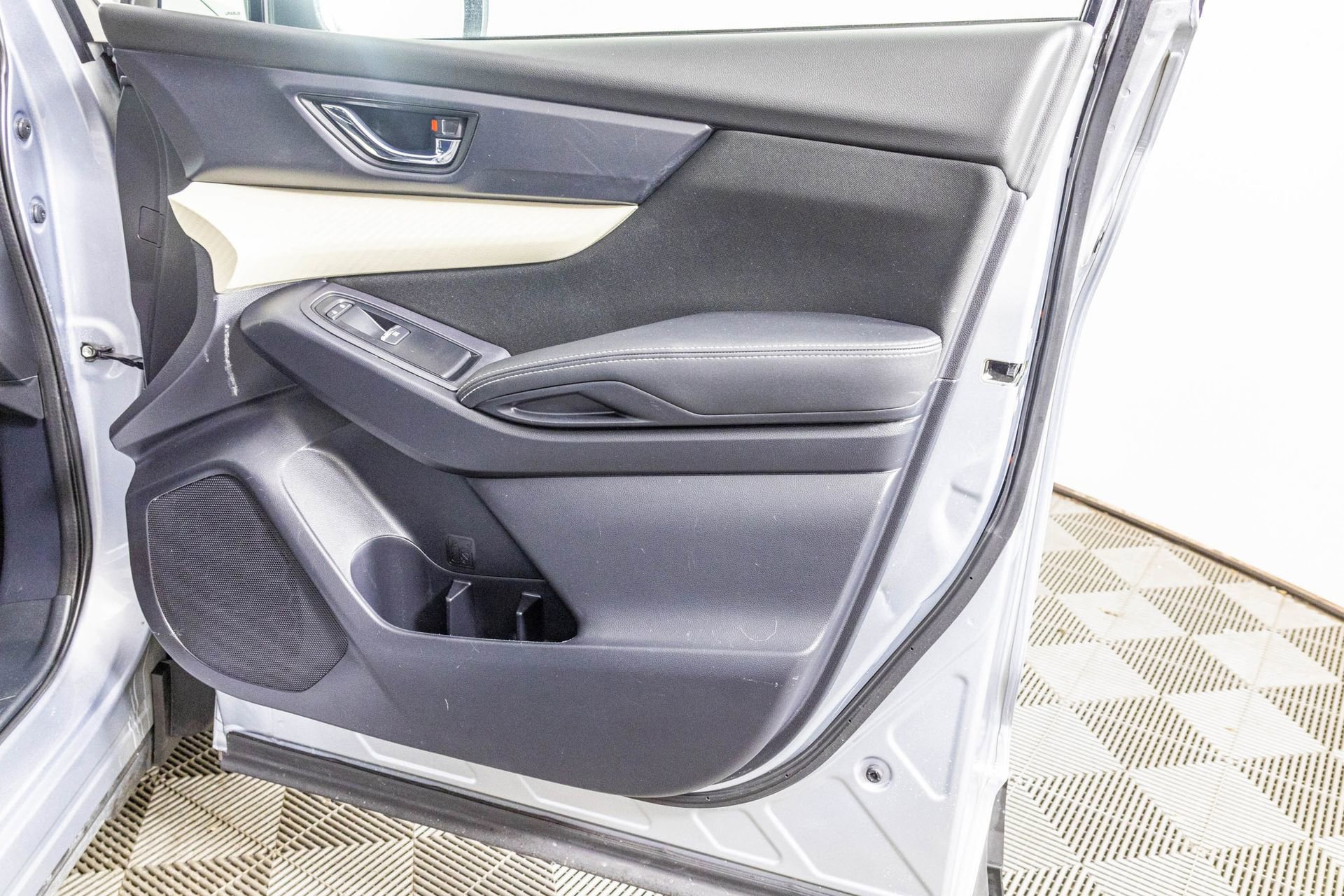 Used 2021 Subaru Ascent Premium w/ Convenience Package image 48