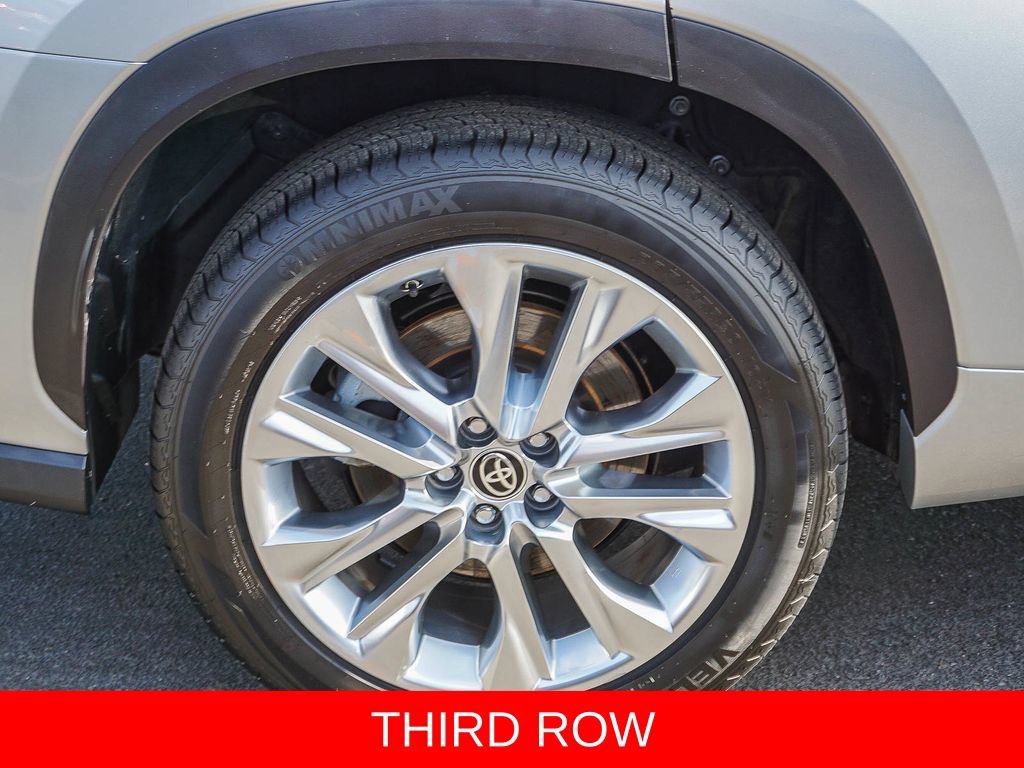 Used 2021 Toyota Highlander Limited FWD image 8