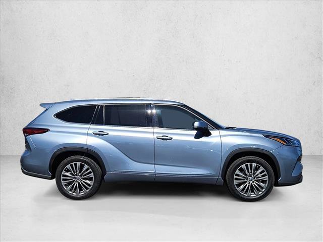 Used 2021 Toyota Highlander Platinum FWD video 4