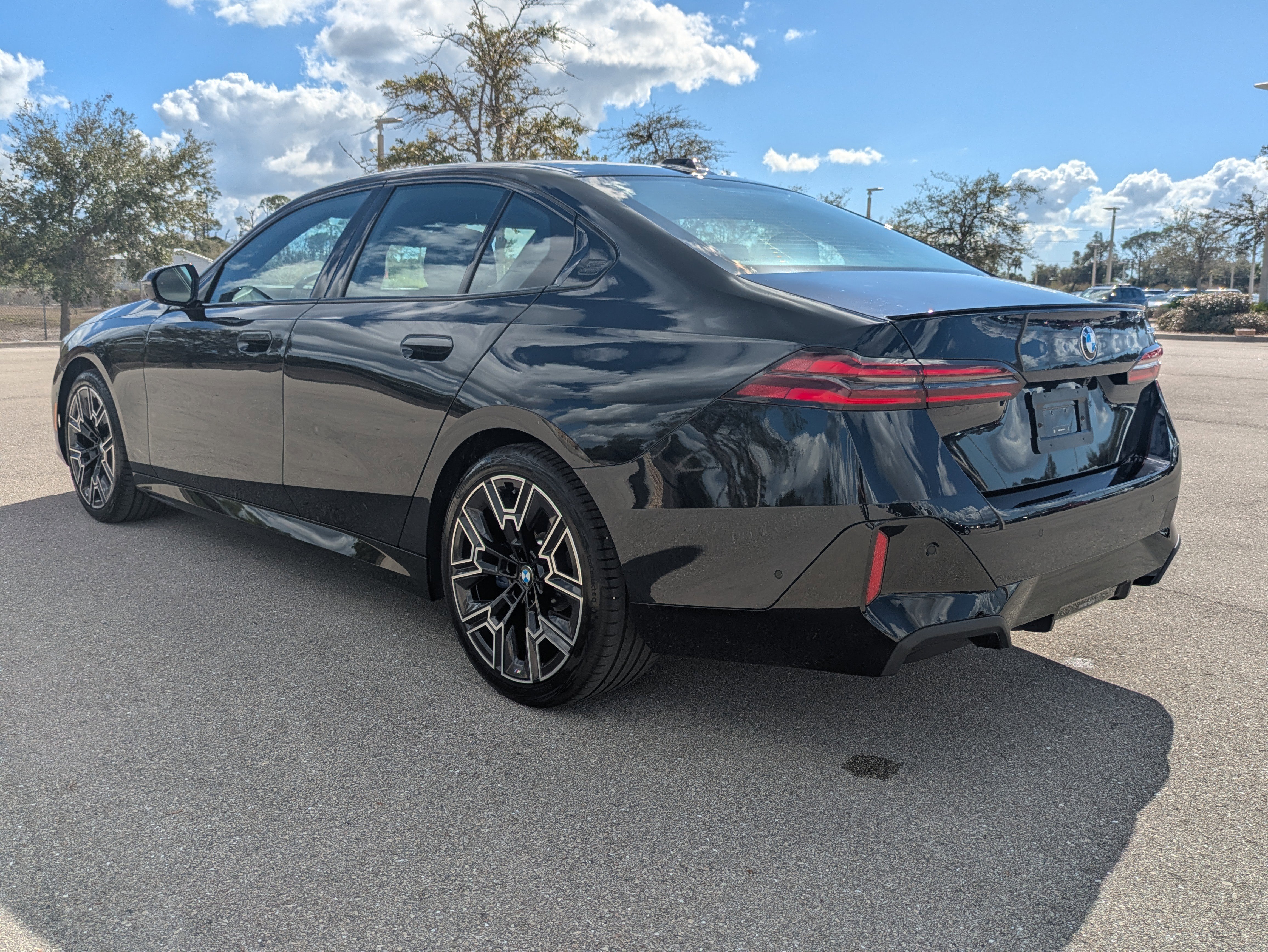 Used 2026 BMW 530i w/ M Sport Package image 7