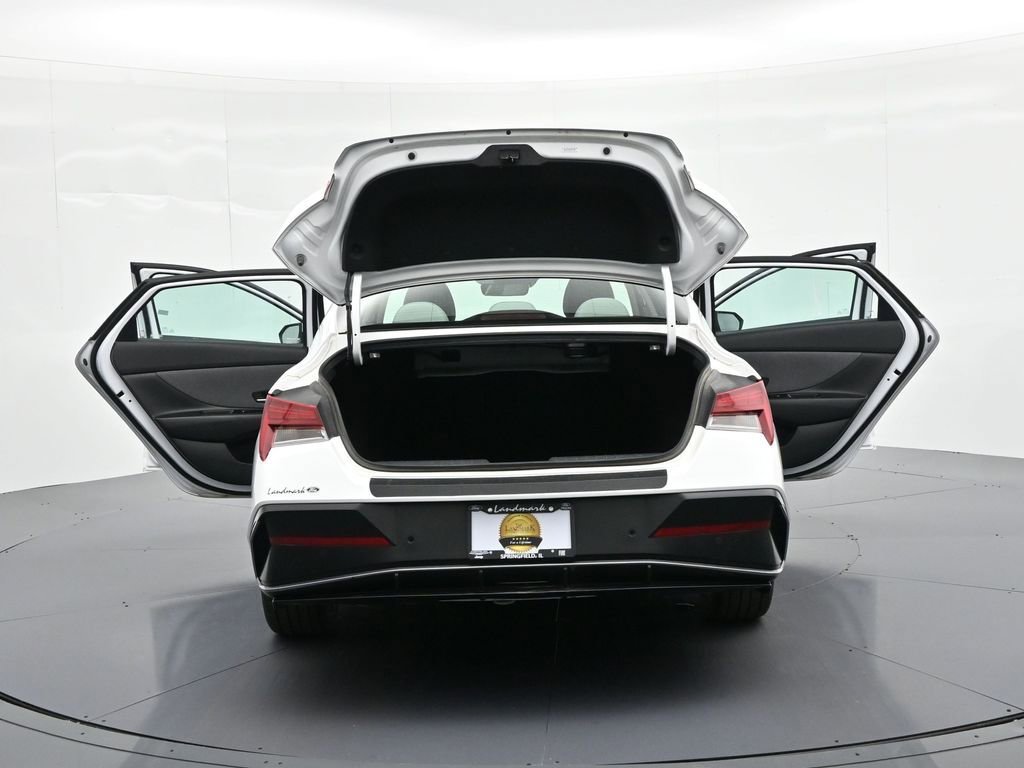 Used 2024 Hyundai Elantra Limited image 34