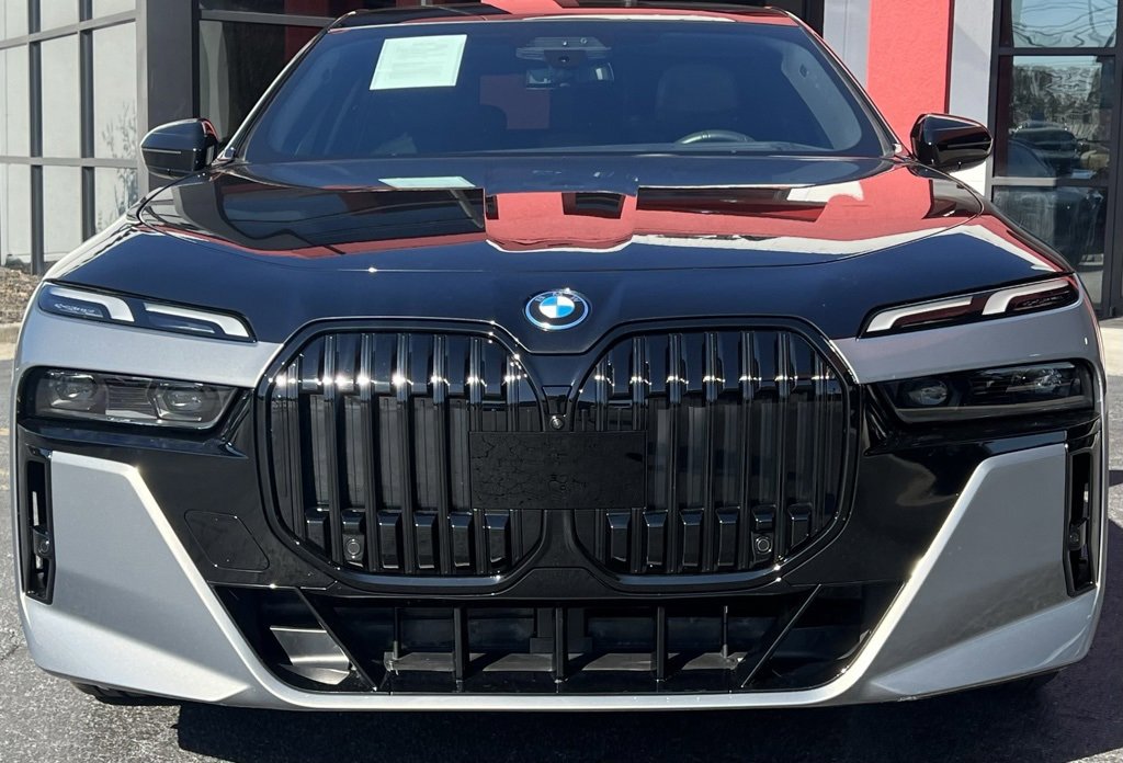 Used 2023 BMW i7 xDrive60 image 13