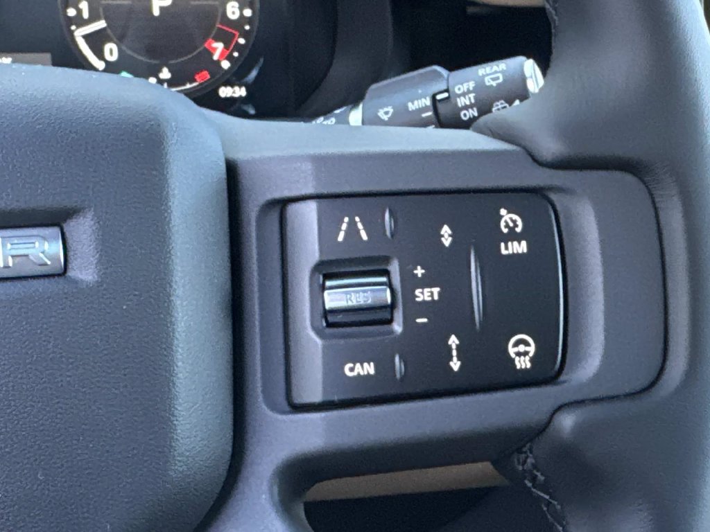 New 2026 Land Rover Defender 110 X-Dynamic SE AWD/4WD image 30