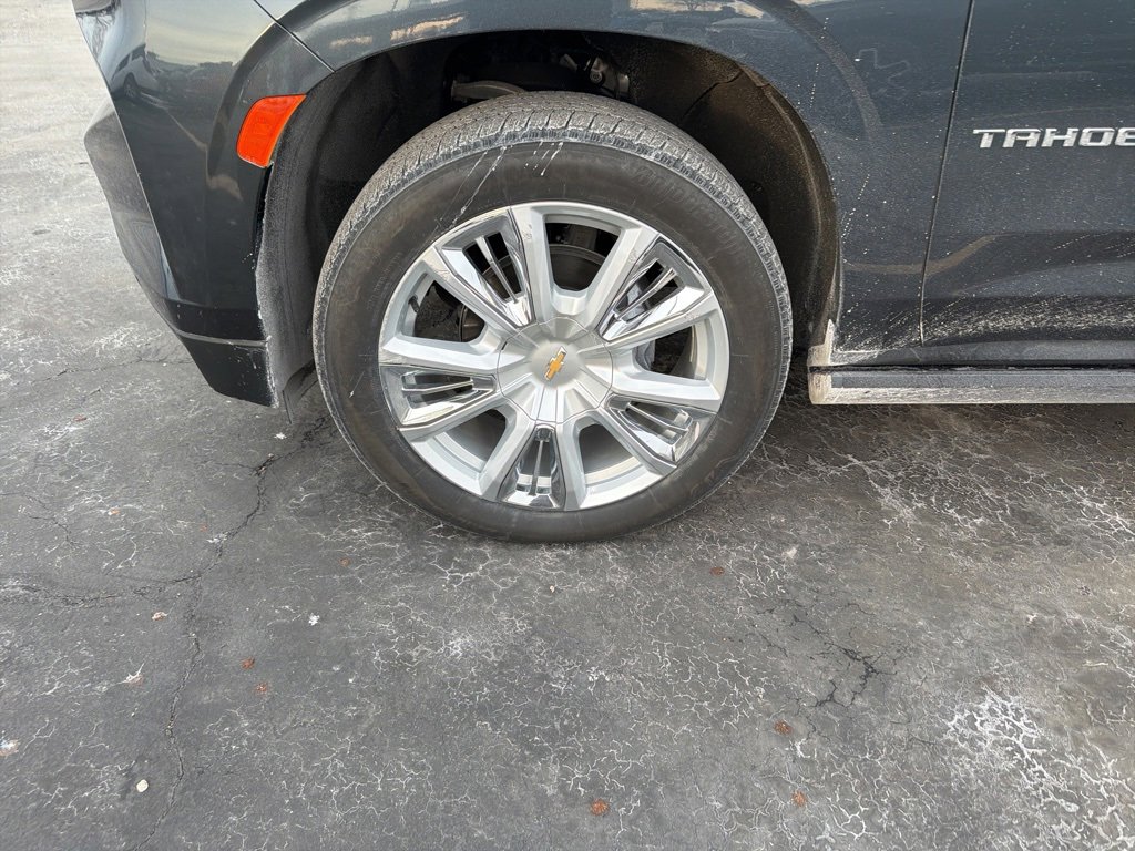 Used 2021 Chevrolet Tahoe High Country w/ Premium Package image 2