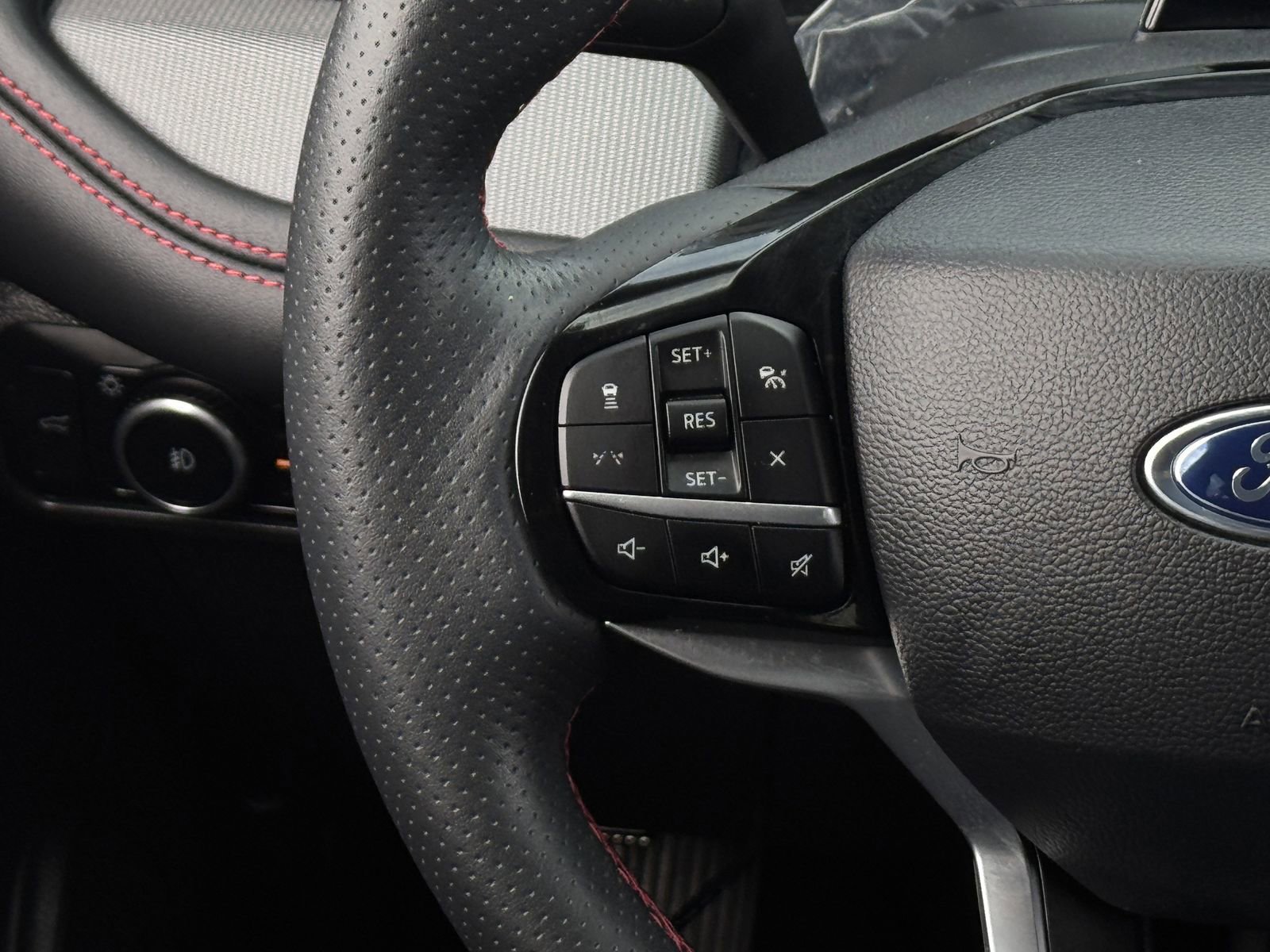 Used 2025 Ford Explorer ST-Line image 16