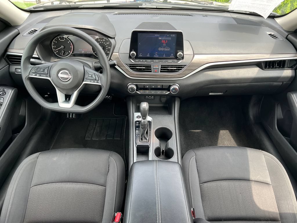 Used 2025 Nissan Altima 2.5 SV FWD image 22