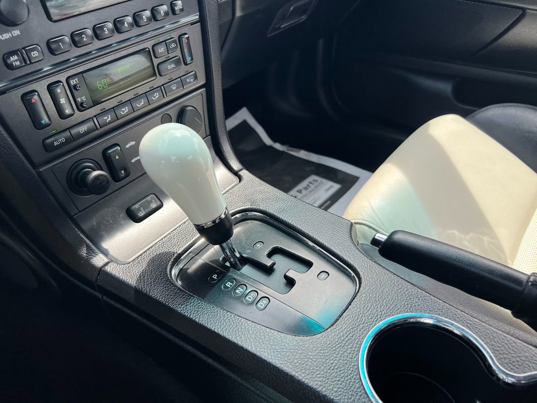 Used 2003 Ford Thunderbird image 34