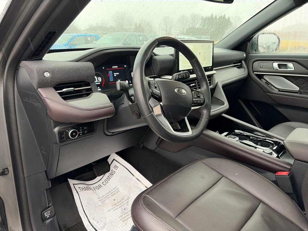 Used 2025 Ford Explorer Platinum w/ LUX Leather Package AWD/4WD image 17
