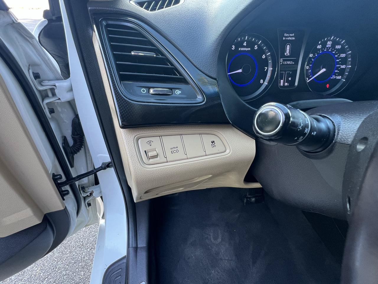 Used 2013 Hyundai Azera FWD image 22