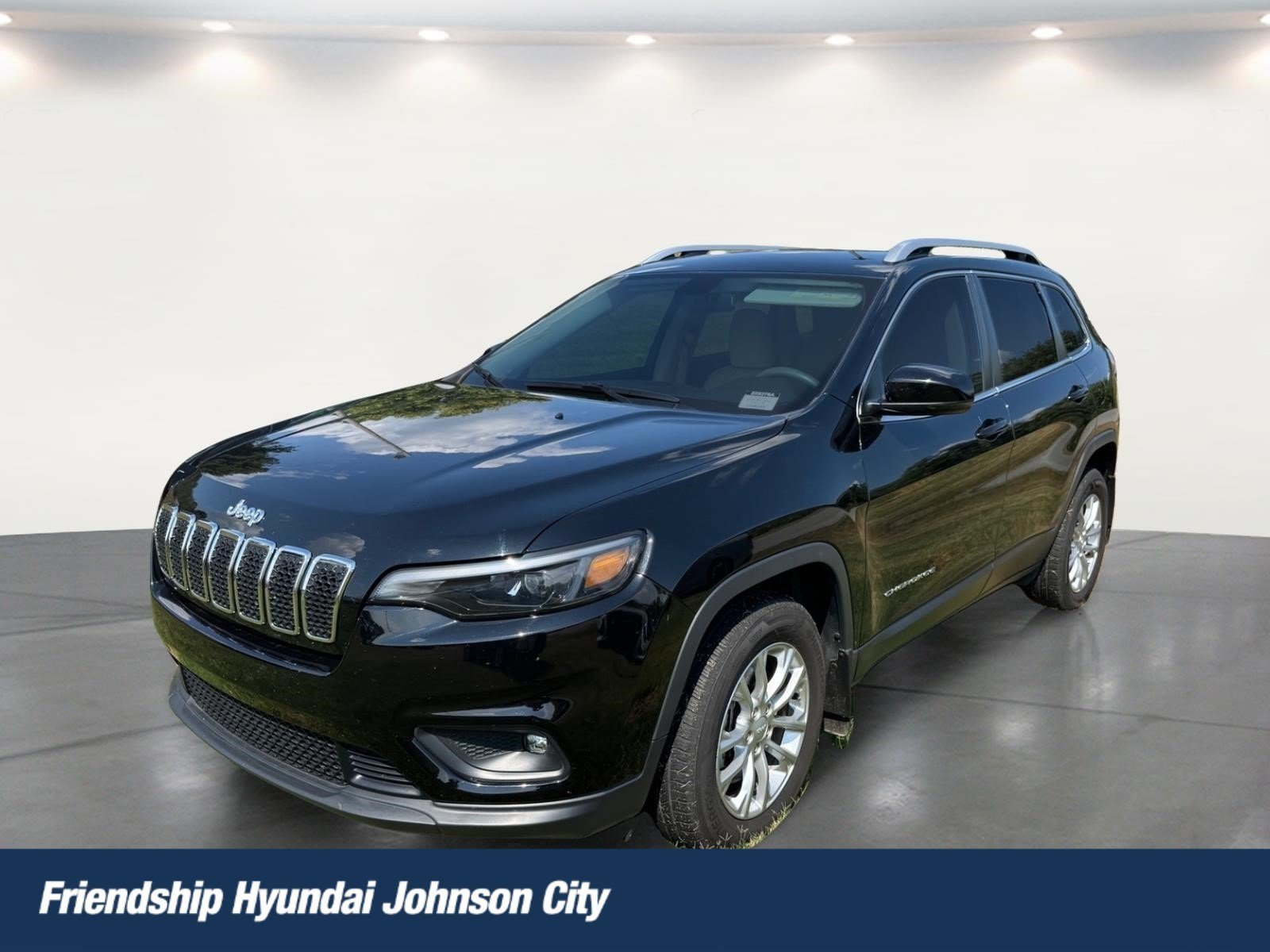 Used 2019 Jeep Cherokee Latitude w/ Popular Appearance Group