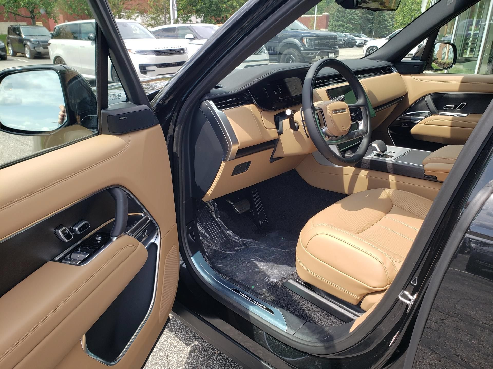 New 2026 Land Rover Range Rover SE AWD/4WD image 9