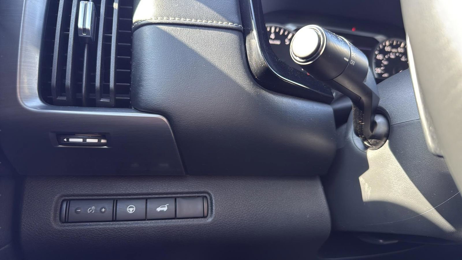 Used 2023 Nissan Pathfinder SL w/ SL Premium Package image 18