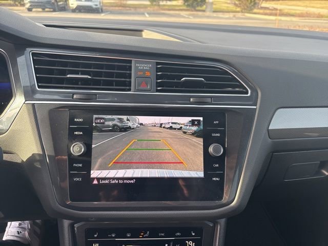 Used 2022 Volkswagen Tiguan SE image 3
