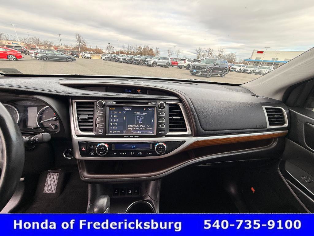 Used 2017 Toyota Highlander Limited image 23
