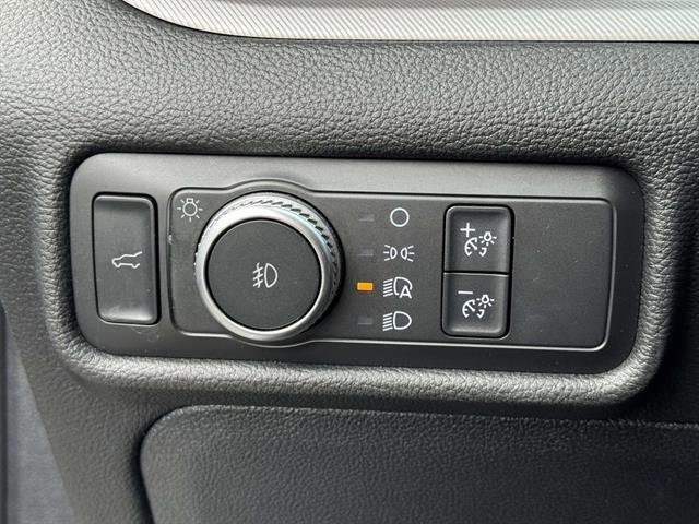 Used 2020 Ford Explorer XLT w/ Equipment Group 202A AWD/4WD image 13
