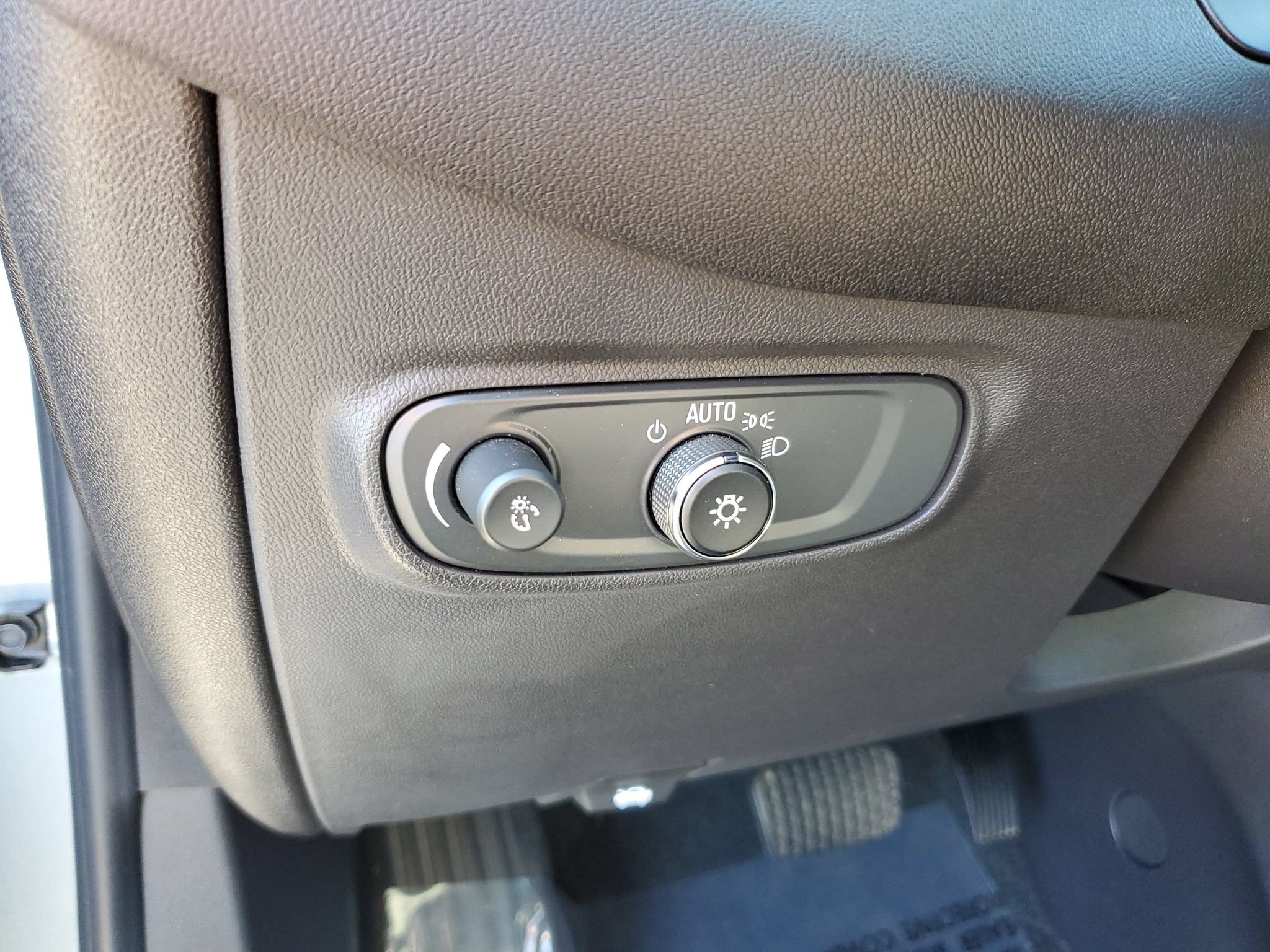 Used 2024 Chevrolet Equinox LT FWD image 17