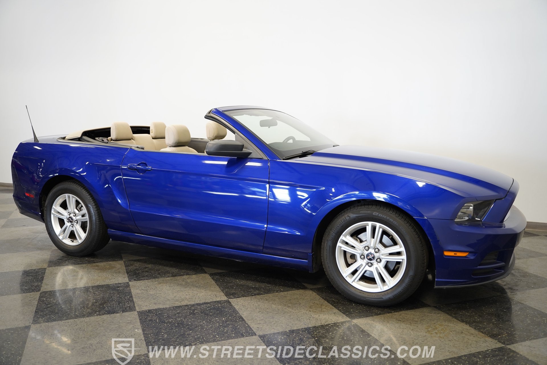 Used 2014 Ford Mustang Convertible RWD image 16