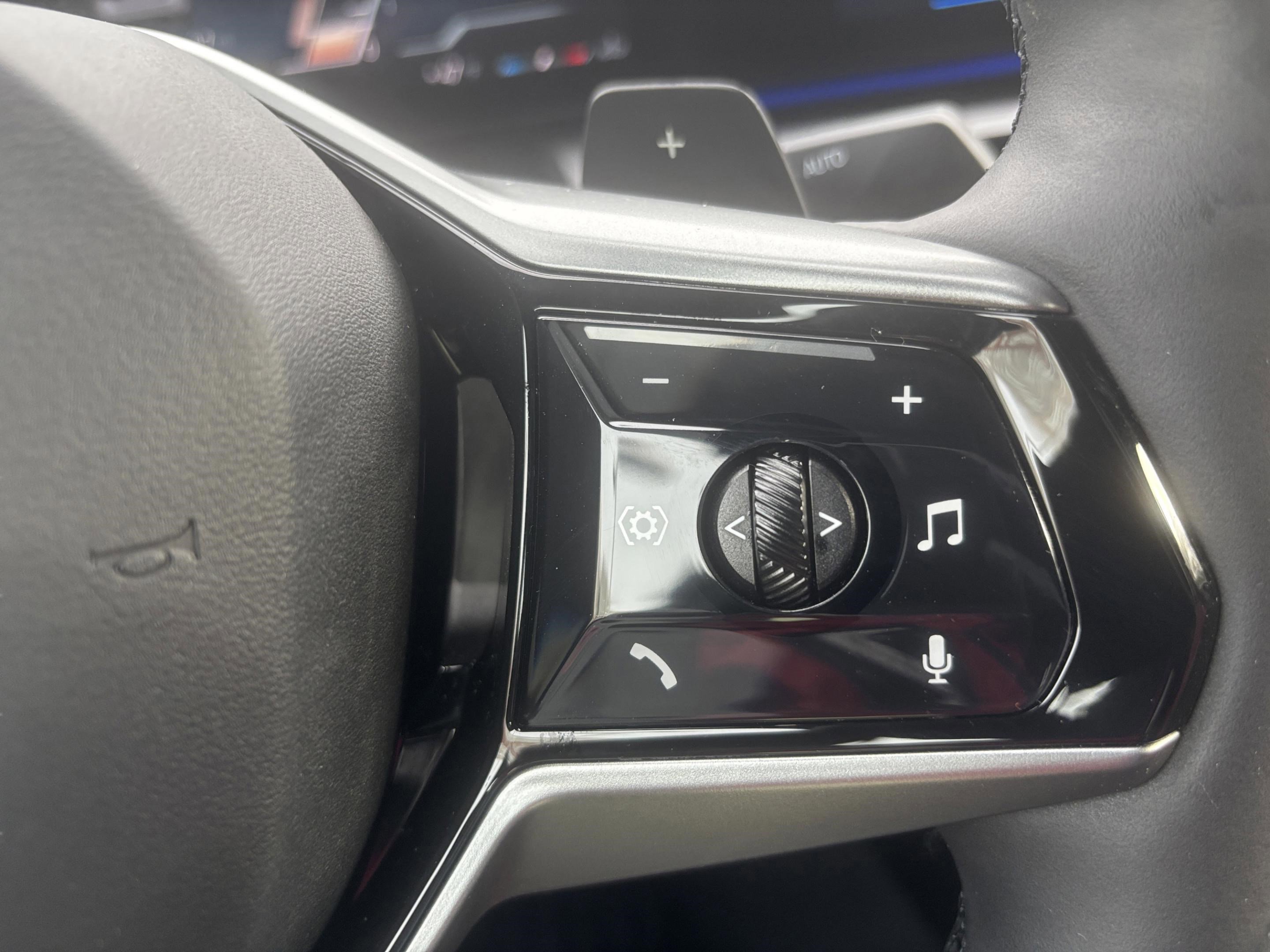 Used 2025 BMW 540i xDrive image 10