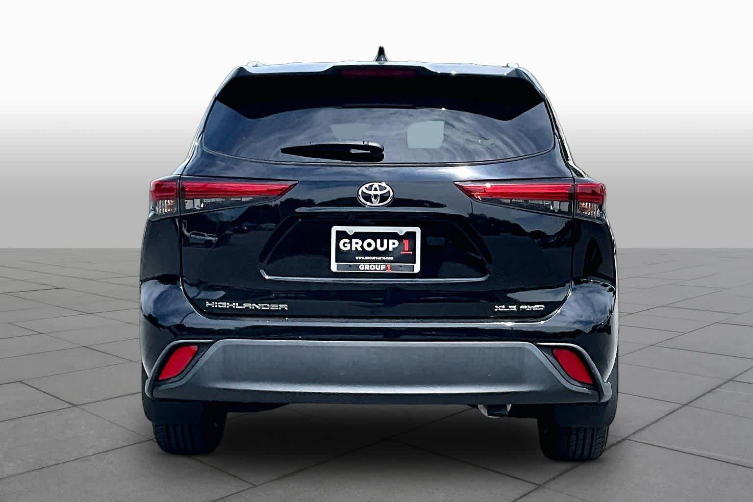 Used 2023 Toyota Highlander XLE AWD/4WD image 5