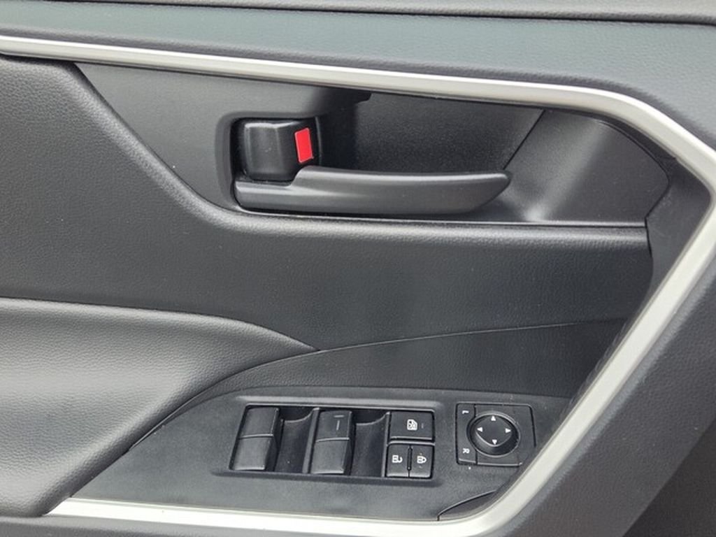 Used 2024 Toyota RAV4 LE FWD image 34
