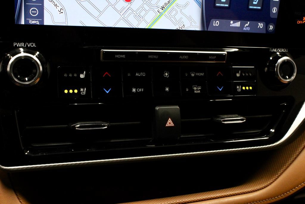 Used 2022 Toyota Highlander Platinum AWD/4WD image 29