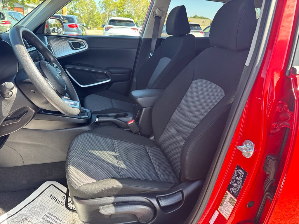 Used 2023 Kia Soul LX w/ Option Group 015 FWD image 10