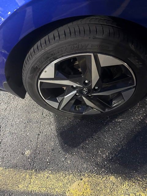 Used 2022 Hyundai Elantra SEL w/ Convenience + Premium Package FWD image 17