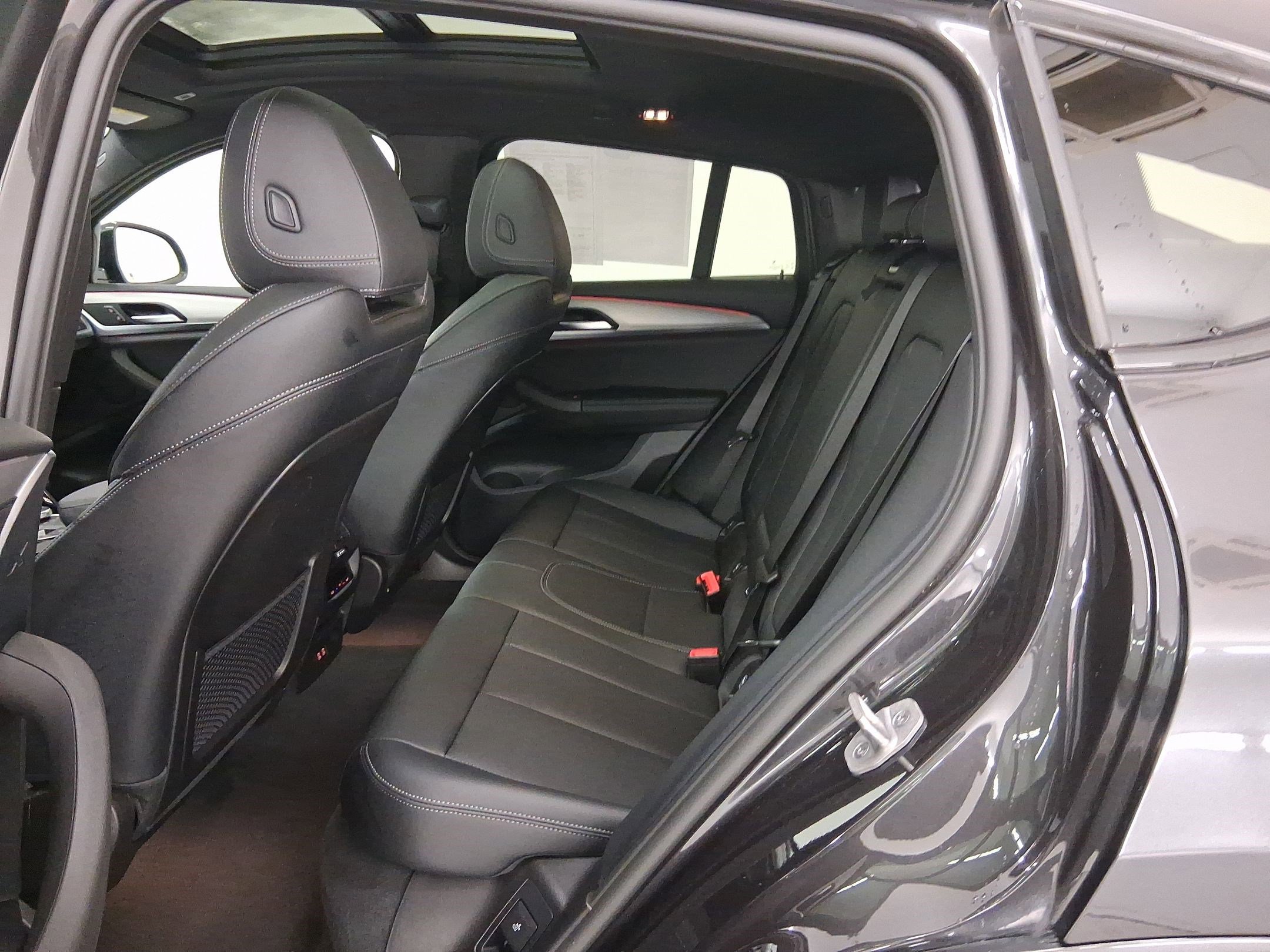 Used 2025 BMW X4 xDrive30i image 13