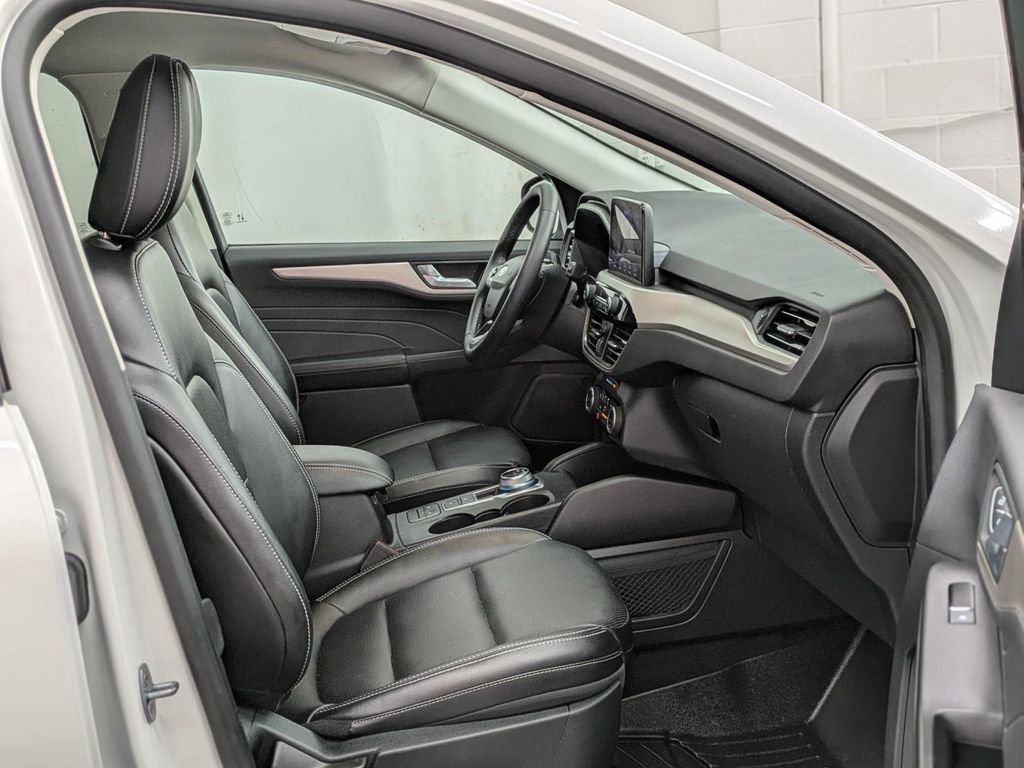 Used 2022 Ford Escape SEL image 19