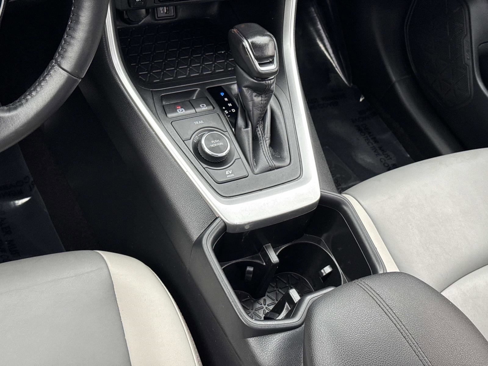 Used 2023 Toyota RAV4 XLE Premium image 5