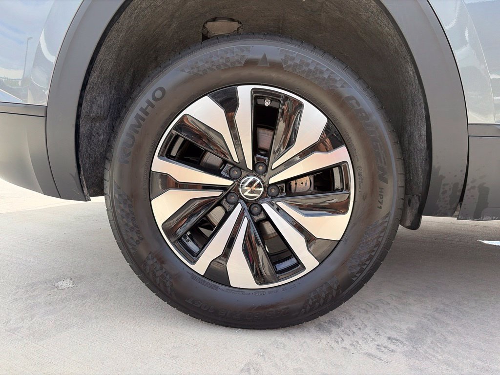 Used 2024 Volkswagen Atlas Cross Sport SE FWD image 14