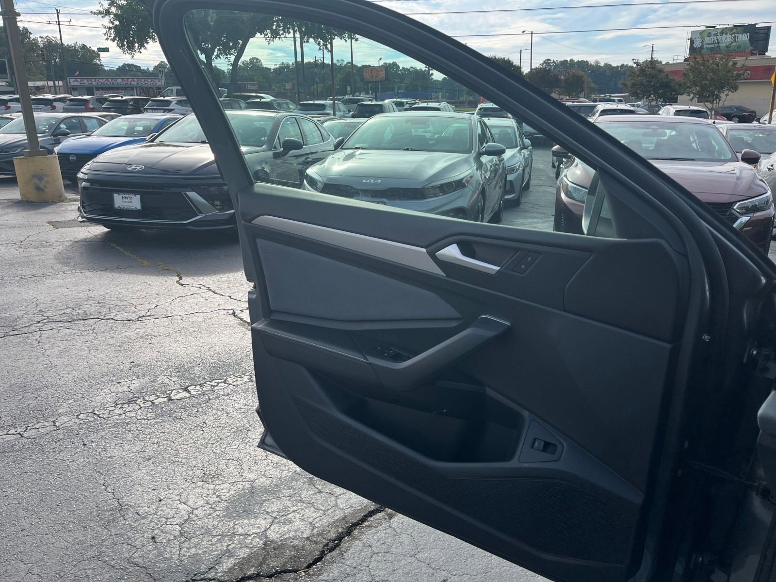 Used 2025 Volkswagen Jetta SE image 24