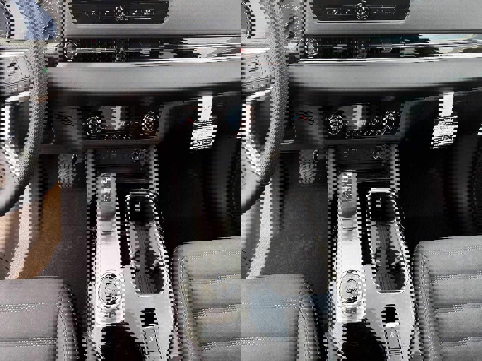 New 2025 Mitsubishi Outlander SE image 11