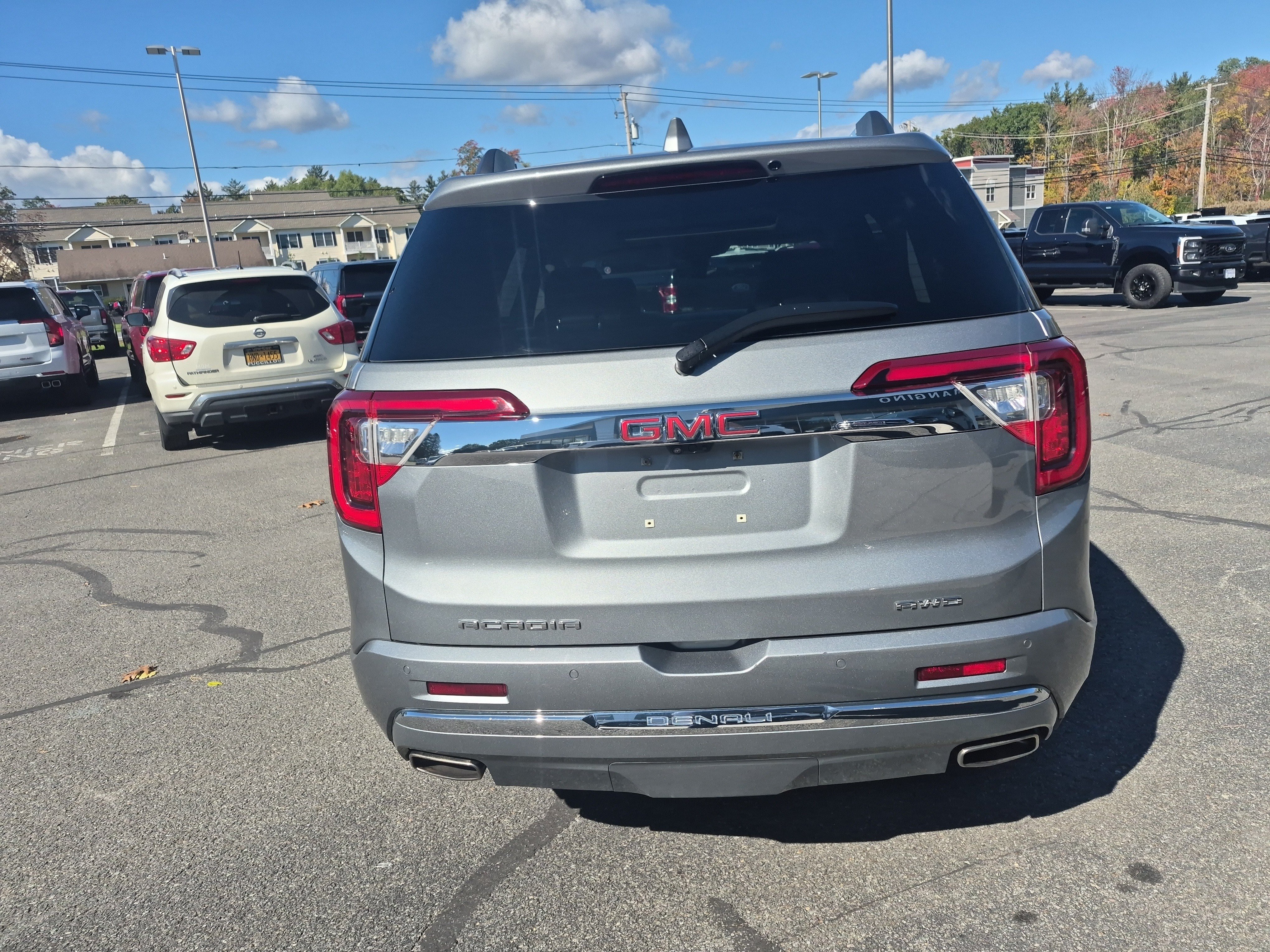 Used 2023 GMC Acadia Denali w/ Denali Ultimate Package AWD/4WD image 4