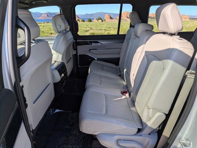 Used 2025 Jeep Wagoneer L 4WD w/ HD Trailer Tow Package image 16