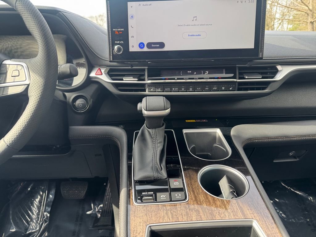 Used 2025 Toyota Sienna Platinum image 11