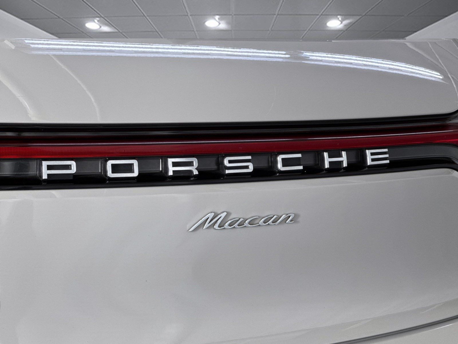 Used 2023 Porsche Macan AWD/4WD image 29