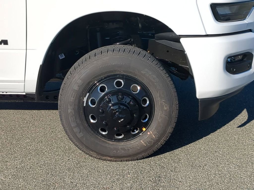 New 2026 RAM 3500 Big Horn AWD/4WD image 11