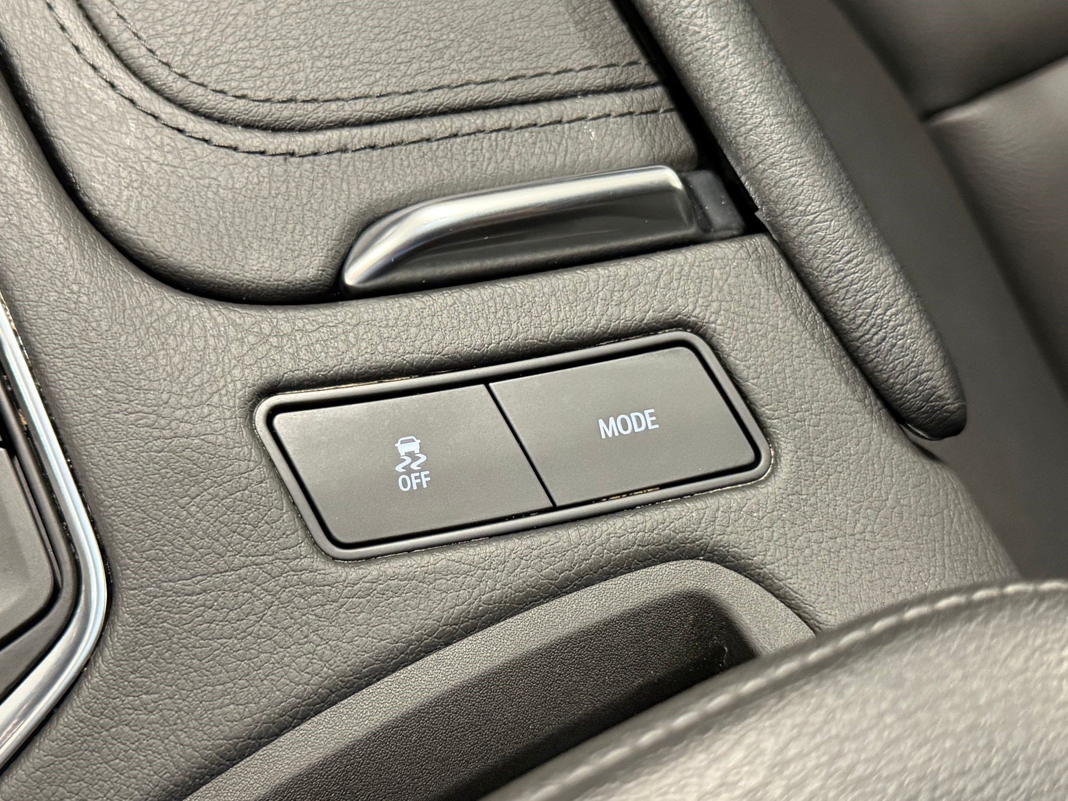 Certified 2025 Cadillac XT6 Luxury FWD image 23