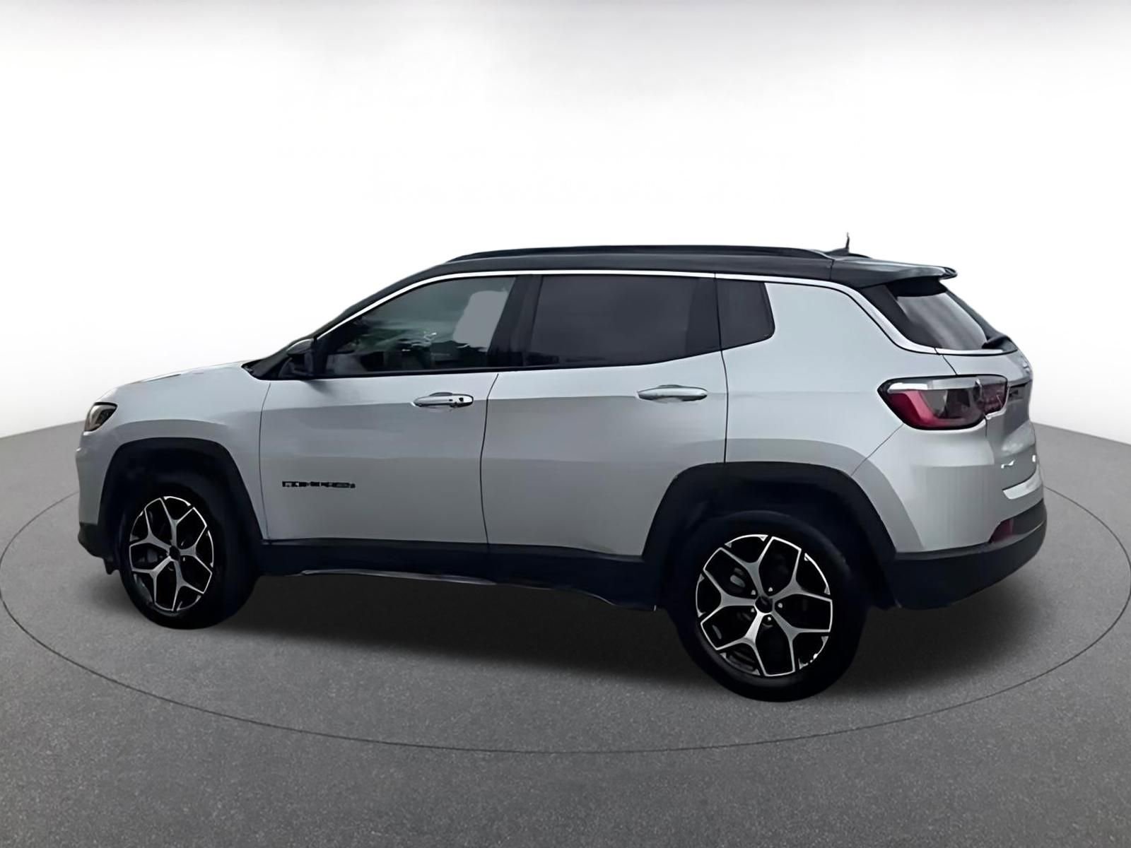 Used 2025 Jeep Compass Trailhawk image 10
