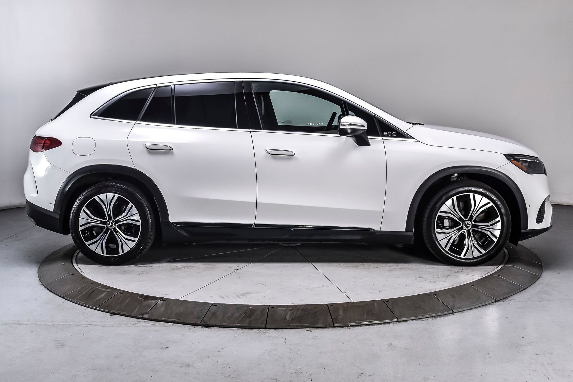 Used 2023 Mercedes-Benz EQE 350+ 4MATIC SUV image 7