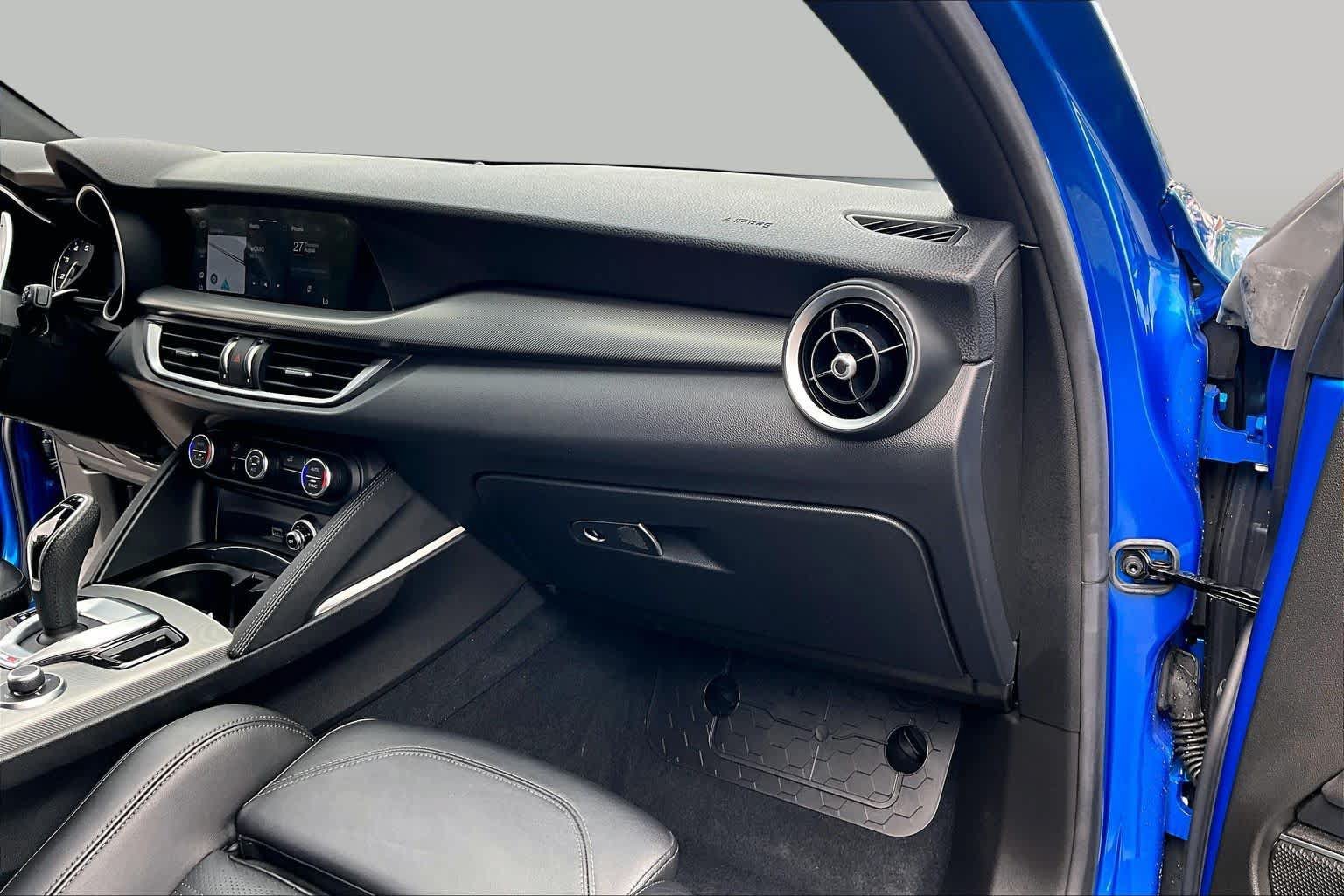 Used 2023 Alfa Romeo Stelvio Veloce AWD/4WD image 36