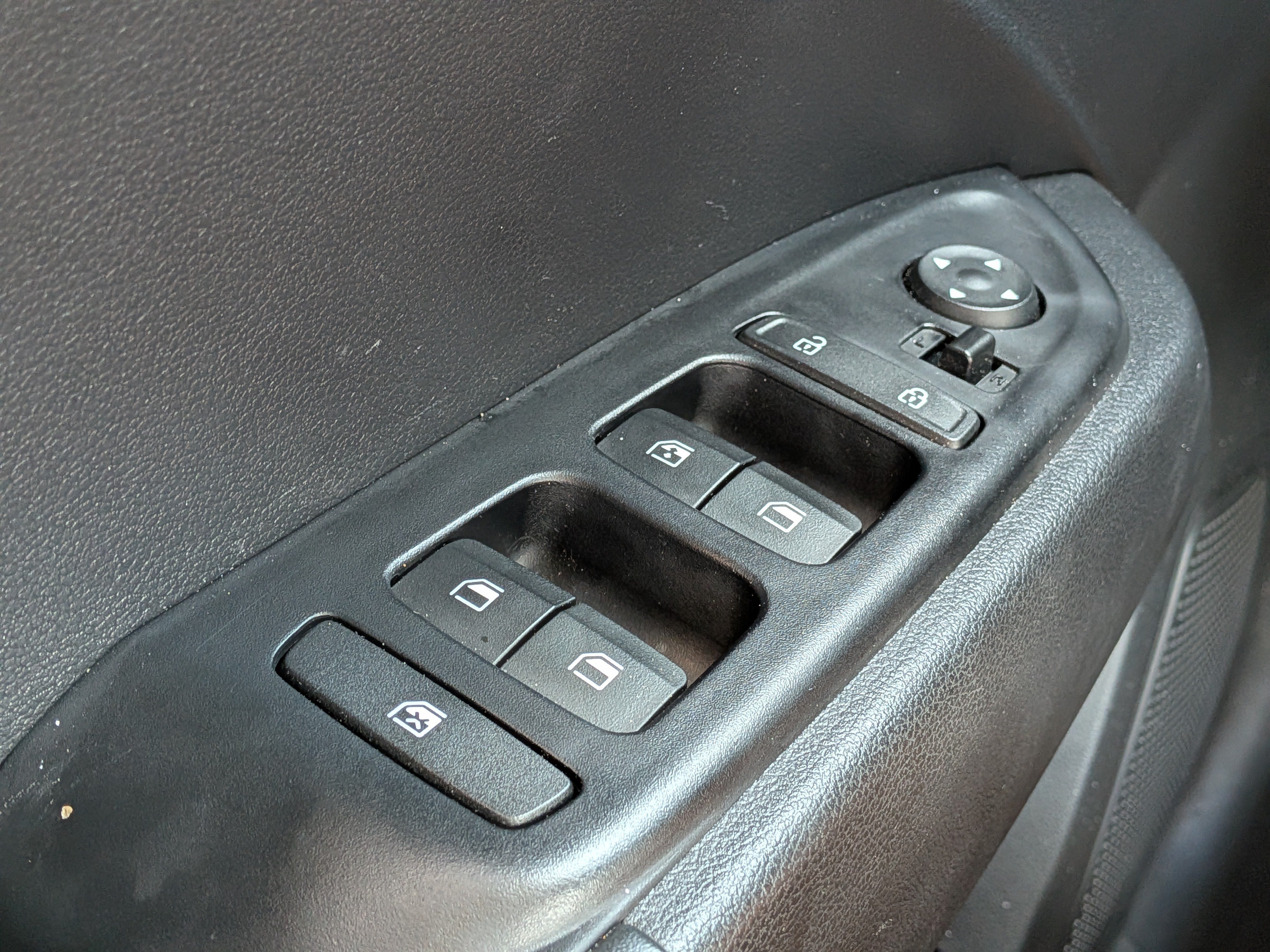 Used 2025 Hyundai Venue Limited FWD image 22