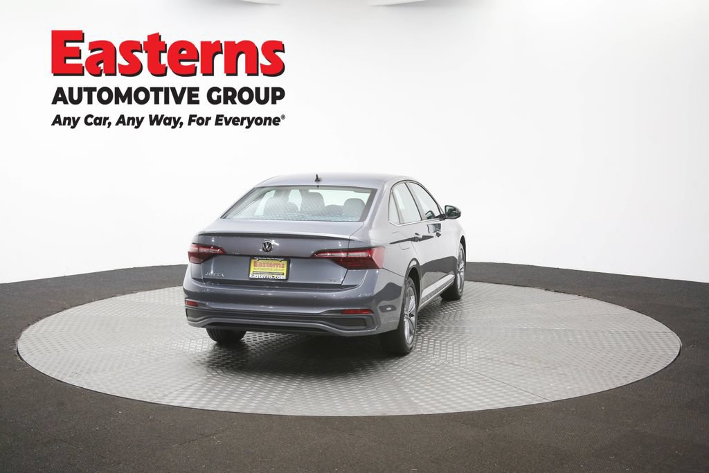 Used 2024 Volkswagen Jetta SE FWD image 33
