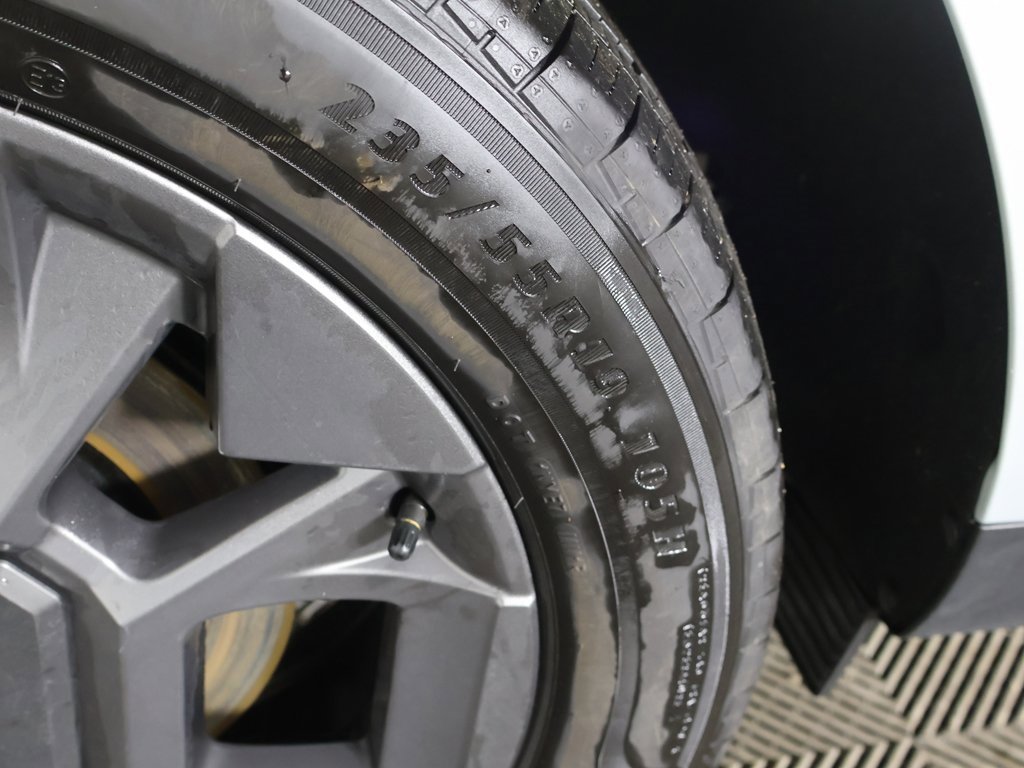 Used 2025 Kia Carnival EX image 24